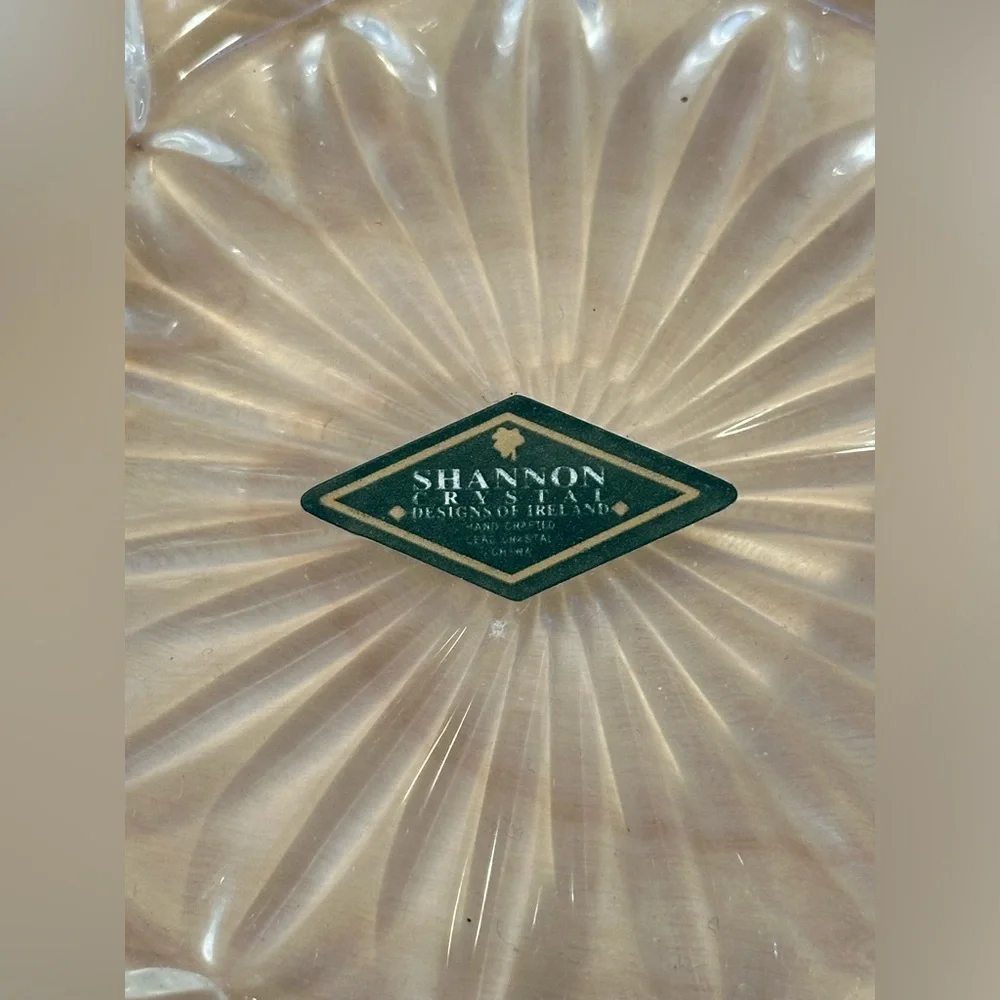 🍫 Shannon Crystal Hershey Shaped Candy Dish - Picture 3 of 8